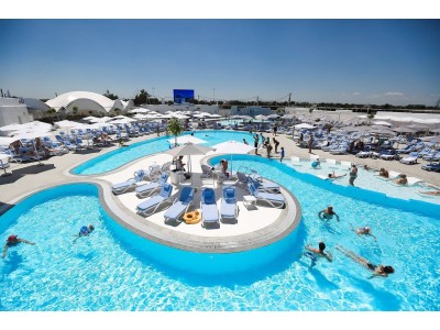 Пластиковые шезлонги для дачи и бассейна: комфорт, стиль и практичность в DomRotang