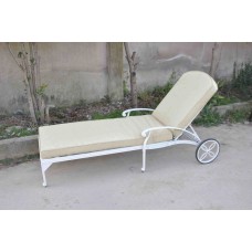 Белый шезлонг Bertha из литого алюминия