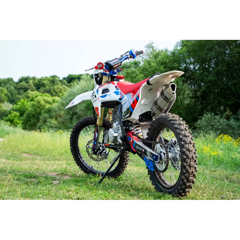 Мотоцикл MOTAX XR 250 (21/18) черный-белый-красный Мотоцикл MOTAX XR 250 (21/18) черный-белый-красный
