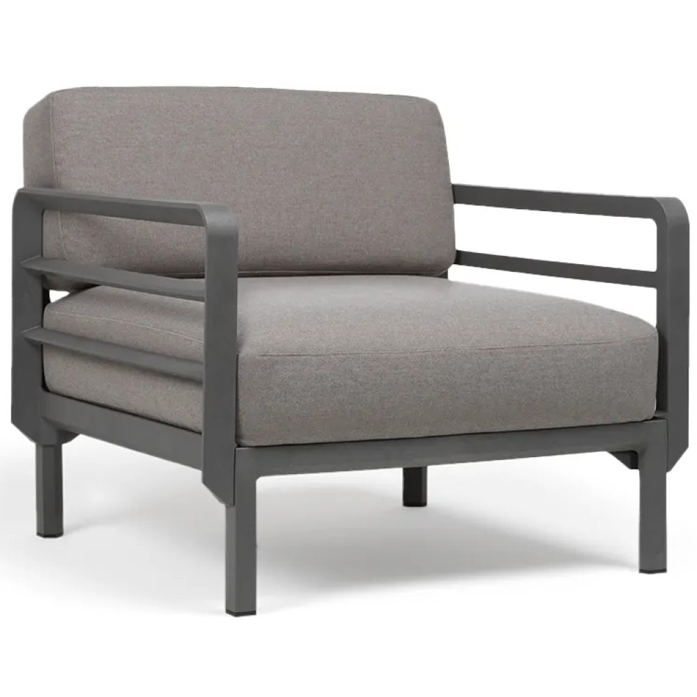 Кресло пластиковое с подушками Maximo Poltrona 003/4018125215 Кресло пластиковое с подушками Maximo Poltrona 003/4018125215