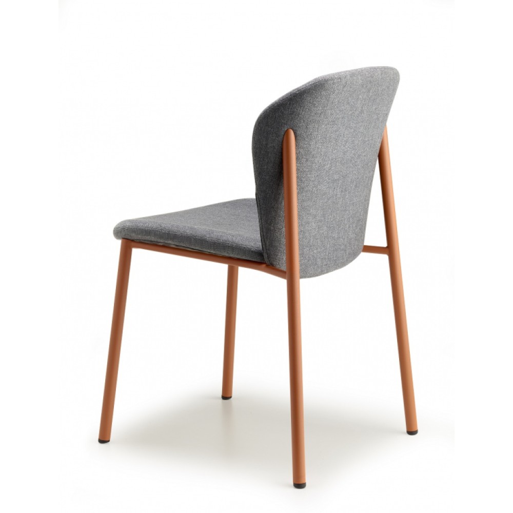 Стул с обивкой Finn 005/2893VET325 Стул с обивкой Finn 005/2893VET325