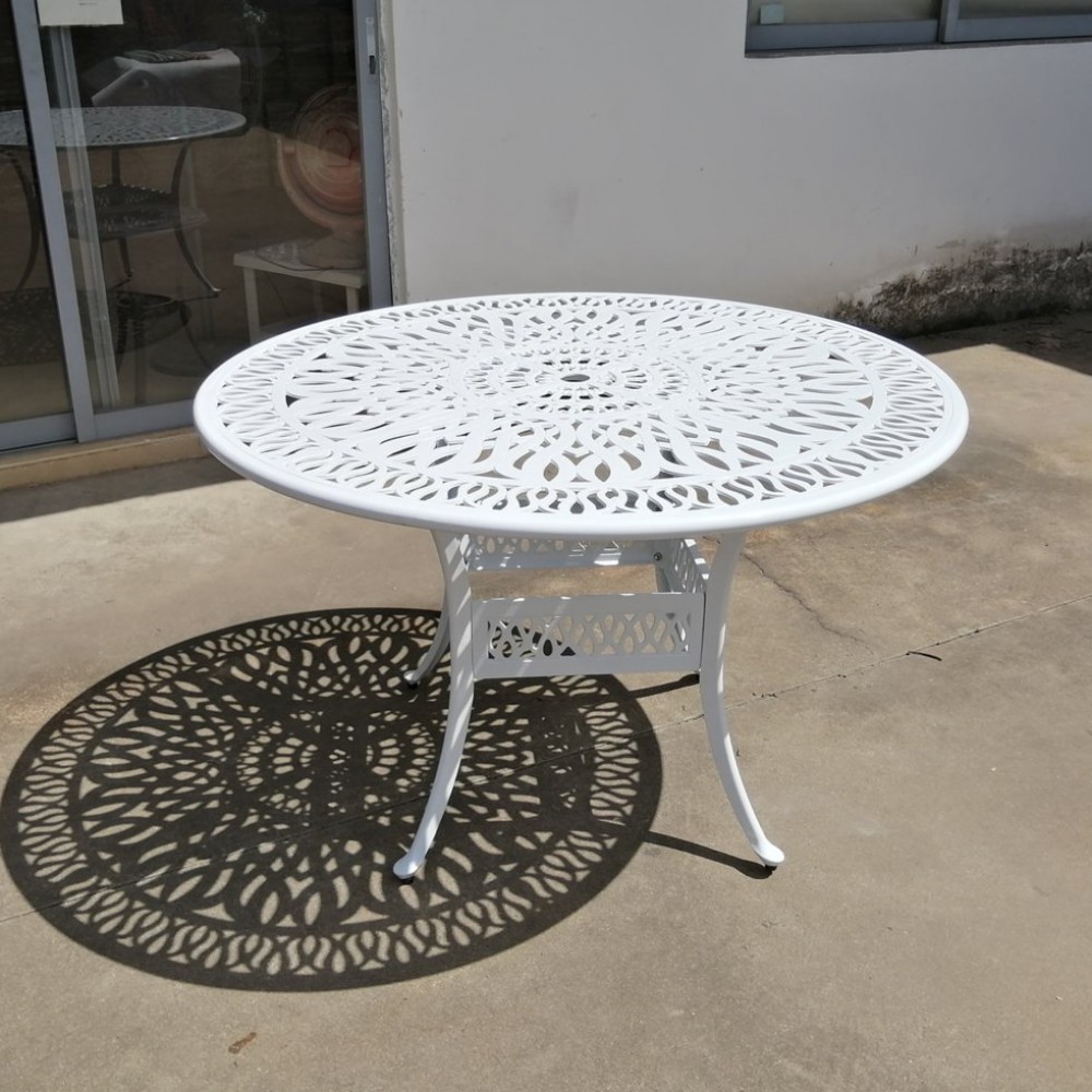 стол из алюминия для сада