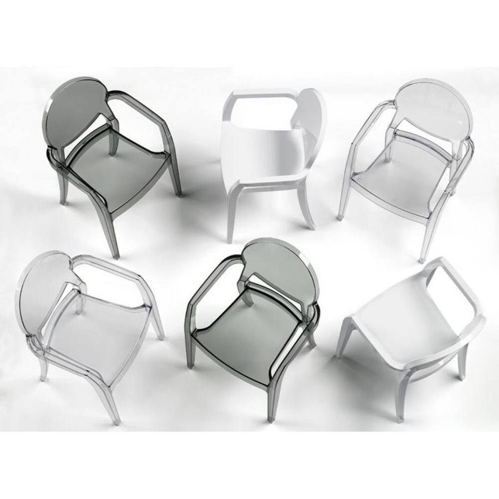 прозрачное кресло из пластика